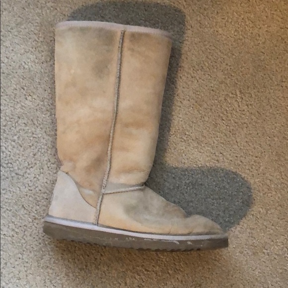 Classic Tall Women’s Ugg Boots - Picture 2 of 8